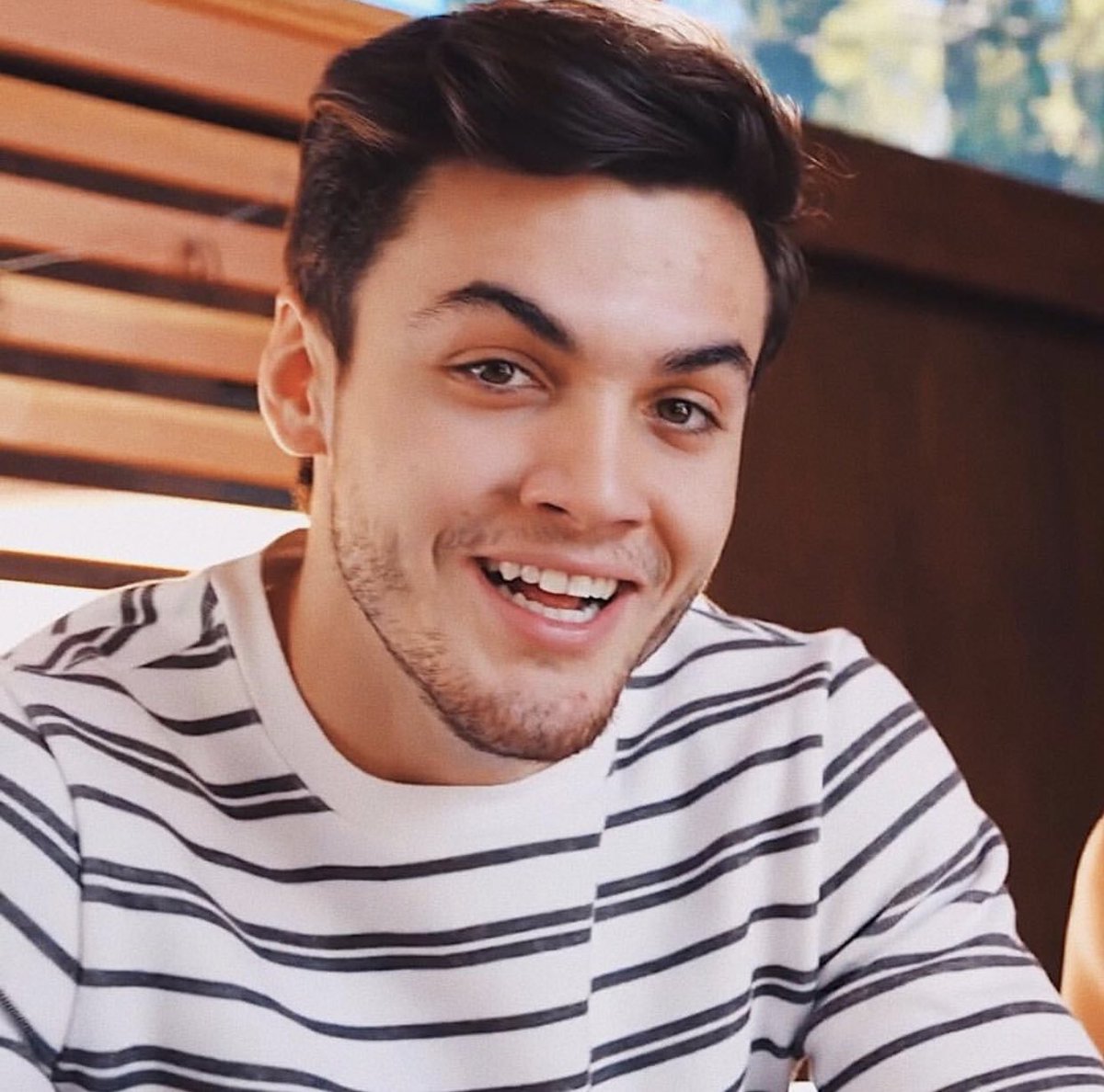 dolan_mybabes's tweet photo. that smile... aaghh 🥰 https://t.co/MzFTkTeZ6d