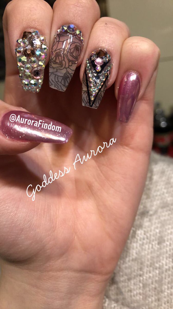AuroraFindom's tweet photo. It’s your lucky day my darling little pets, you have the opportunity to reimburse or partial pay for my seductive nails that I can tell you’re already drooling over🤤😈 #nailslave $end now puppies😘💕 #findom #femdom #nailfetish #longnailfetish https://t.co/oBJVjfbnF5