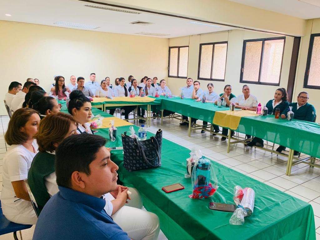 ImssSinaloa's tweet photo. La Unidad de Medicina Familiar No. 46 reconoce el esfuerzo del personal de enfermería. ¡Felicidades,! #IMSSsinaloa #ContigoSomosIMSS https://t.co/Livfd9GnxO