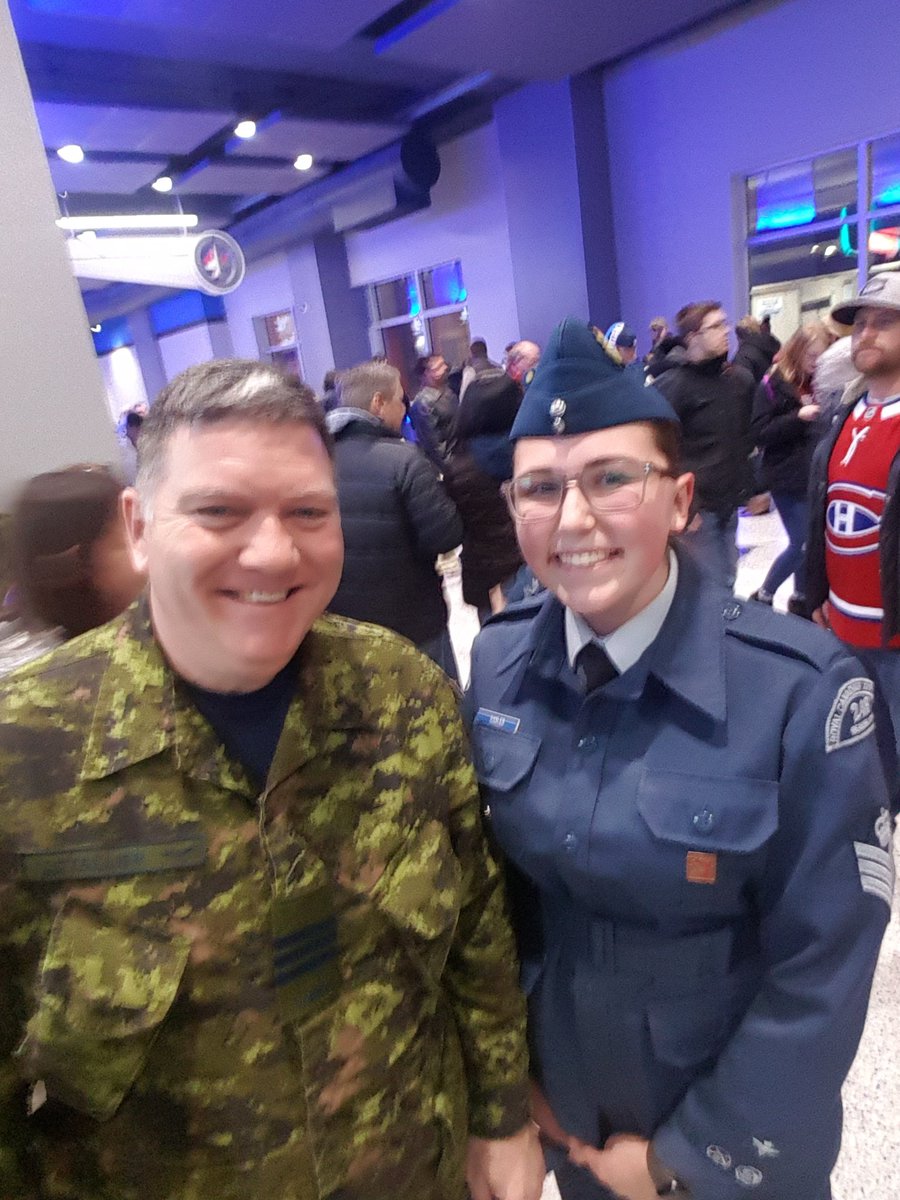 Air249's tweet photo. At the @ManitobaMoose game for #MilitaryAppreciationNight and guess who we found? FSgt Saxler took advantage of #SelfieSaturday with LCol Letellier @CO_RCSU_NW
#SayCheese https://t.co/YKHuPedAo9