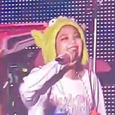 저화질의 제니 tweet media