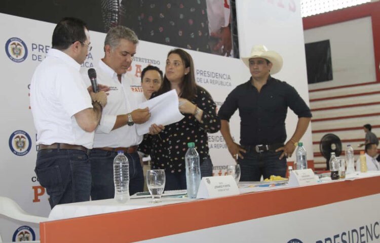 EstradaCarlosM's tweet photo. Durante el Taller #ConstruyendoPaís en Yopal, suscribimos bajo el mecanismo peso a peso, un convenio con la @GobCasanare para adelantar una nueva convocatoria cerrada del Fondo Emprender, por valor de $1.015 millones para financiar las ideas de negocio de los innovadores. https://t.co/dYt6KrGsLH