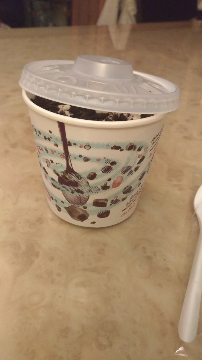 Tamloru's tweet photo. @Mati_GF3 @mcdonalds_es Y el Ketchup pa'cuando?? Jajaja
Me parece que vendrá con la parte de McFlurry que falta porque este vaso ha encogido con el frío... 2,60€ por esta muestrita...  #Estafa #LosVasosSonMasGrandesEnTienda #QuieroMiParte https://t.co/89oPIikTlr