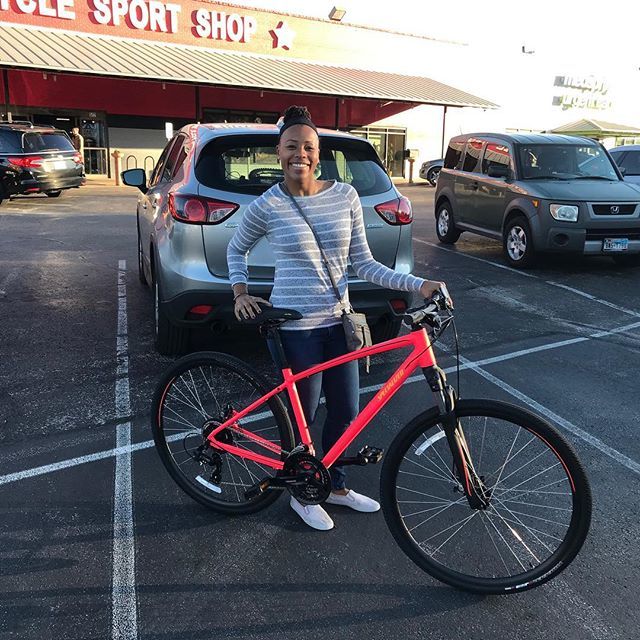 JennellRenai's tweet photo. Birthday bike! Check out the new wheels courtesy of my sweetheart @icamillo. The 30s are going to be awesome!! :) #birthdaybike #fromtheboo #grateful https://t.co/6qYNHXVOYb https://t.co/2Nu60G6WMa