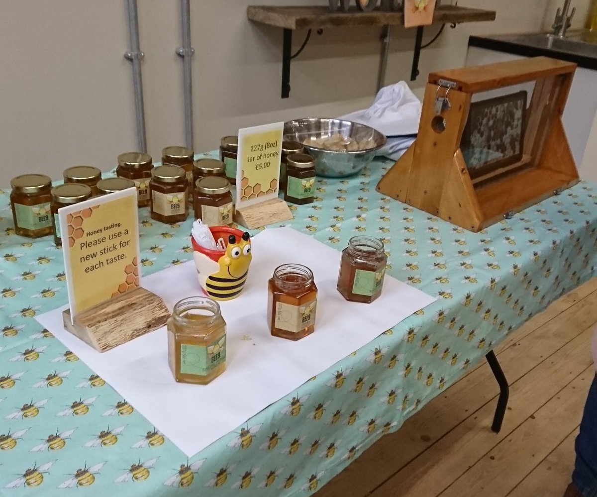 HEdventurers's tweet photo. So many wonderful opertunities today @TheHiveJQ incl #tapestry making with @TinaFrancis15 Lessons in bee keeping &amp; honey tasting with the delicious #bee9 honey.
A really lovely family event with lots of take away contacts &amp; ideas for future @HEdventurers session! https://t.co/o5N93QqLDi