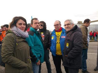 agonzalezastur's tweet photo. @iunida @agarzon Si, mira @GLlamazares con diputados de IUASTURIAS. No he visto a @agarzon ni se le verá por #Asturias https://t.co/ClmFM0RSO5