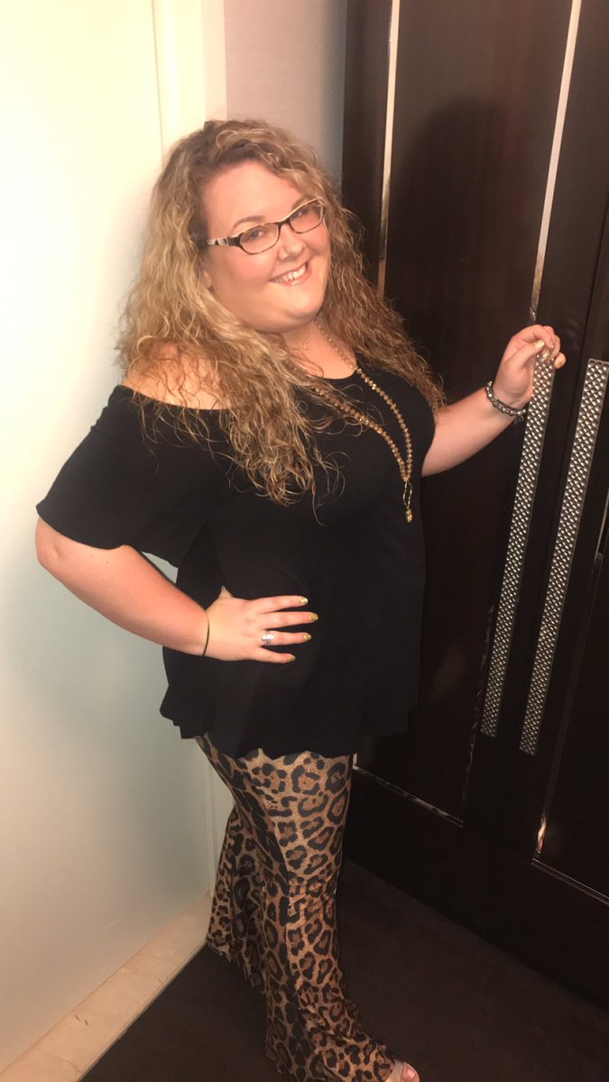 MaddieBoggsXOXO's tweet photo. Choppa Stylin’ my ass all over bourbon tonight 🤪 https://t.co/fJHcW6gUvG