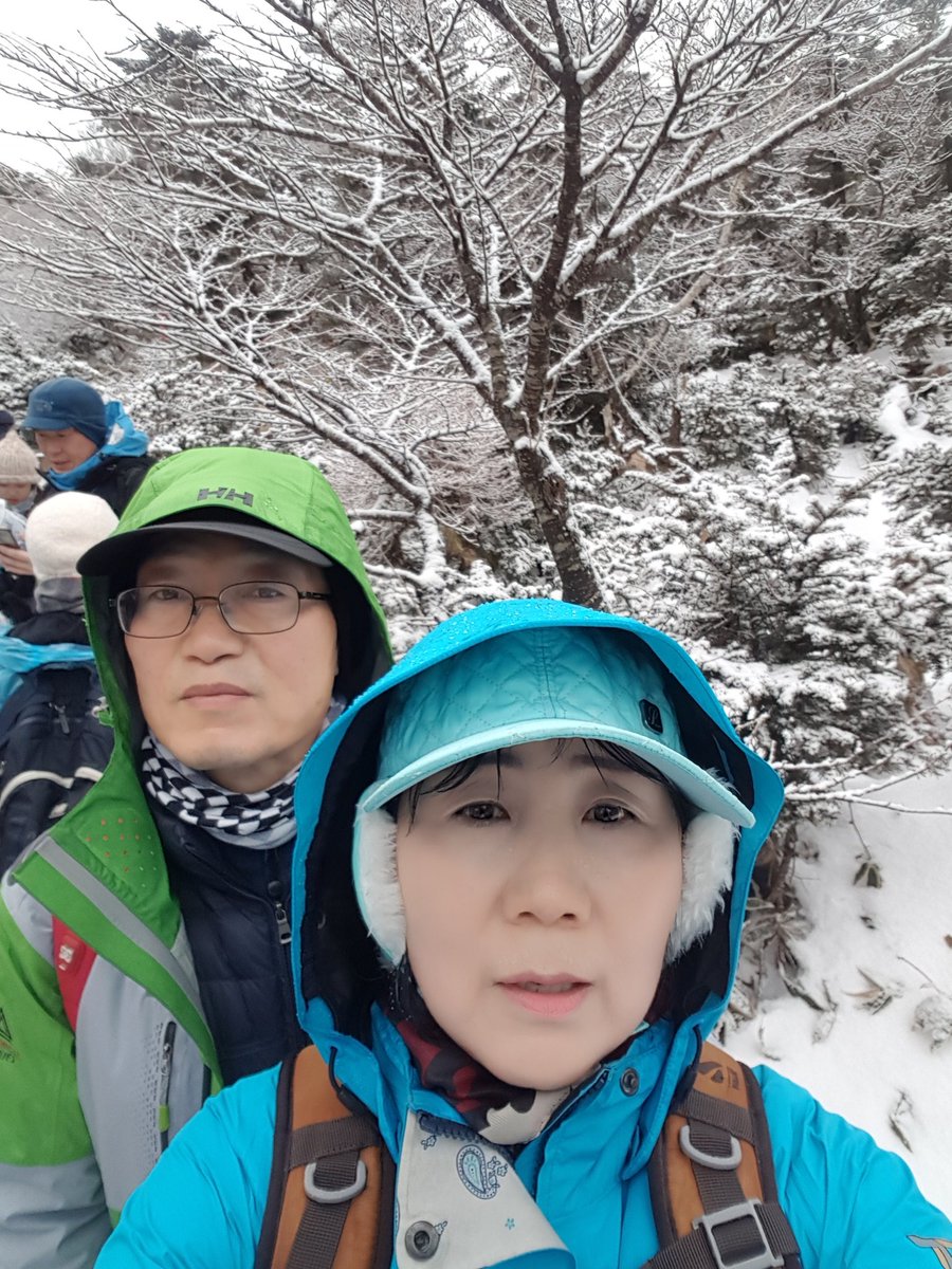 kwonyd03's tweet photo. 제주 한라산 산행... https://t.co/qvVFcAIebe