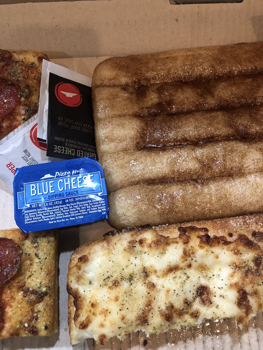 kmn791's tweet photo. Was super excited for @pizzahut but then there was this when I opened the box..... Cinnastix without icing is not the same. 😑 https://t.co/SufOV9d5BY