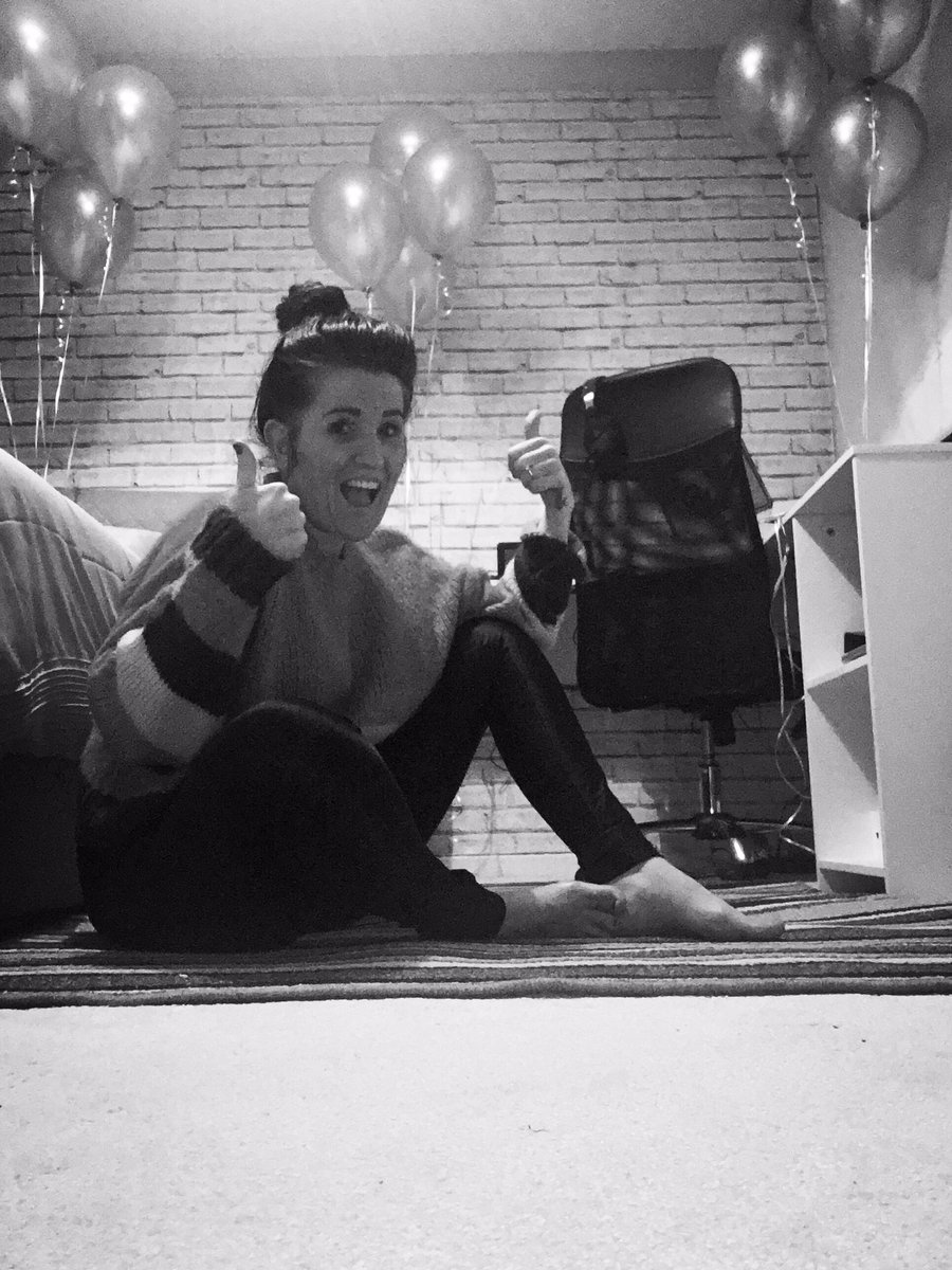 suzyxxxx's tweet image. Sneaked in your room all day &amp;amp; allllllll night 🤣🤣🤭

All worth it. 💙#myboy #15birthday #surprises #newroomdecor ✌🏻