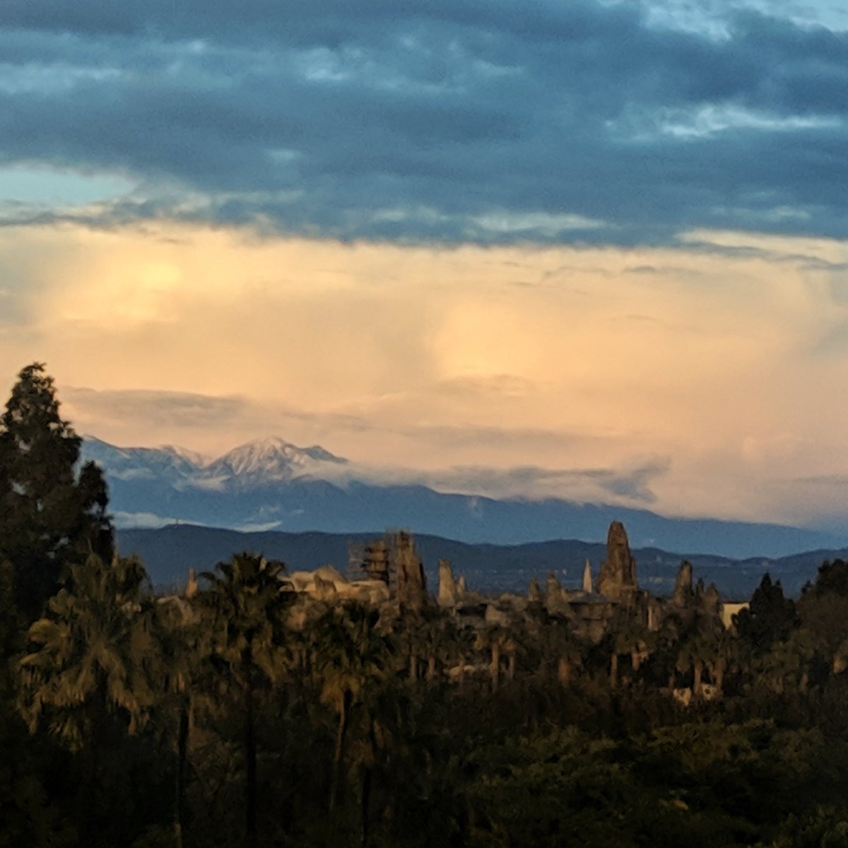 GearhartProps's tweet photo. Batuu Rising #StarWars #Galaxysedge
#notabadview #nofilterneeded #ImagineerThat #Disneyland https://t.co/72Ff6dX2w2