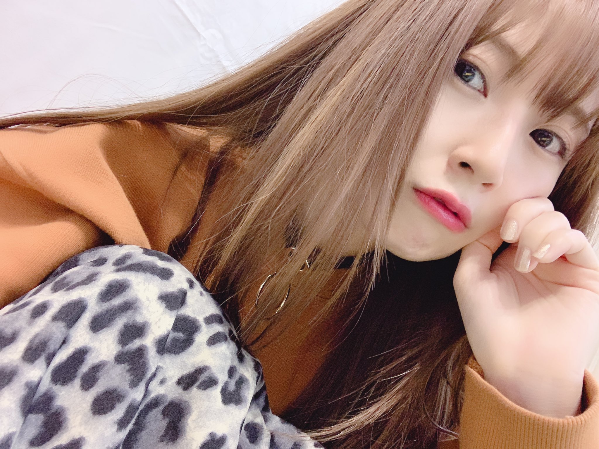 ট ইট র 高柳明音 髪色かわいい かわいい 赤み抜くためにブルージュいれて 4枚目 一旦暗くなったけど 1ヶ月くらいかけて色抜けてきて理想的な 色 すき もうちょい抜けてもいいな 金メッシュはエクステ W んっふふ おはよ T