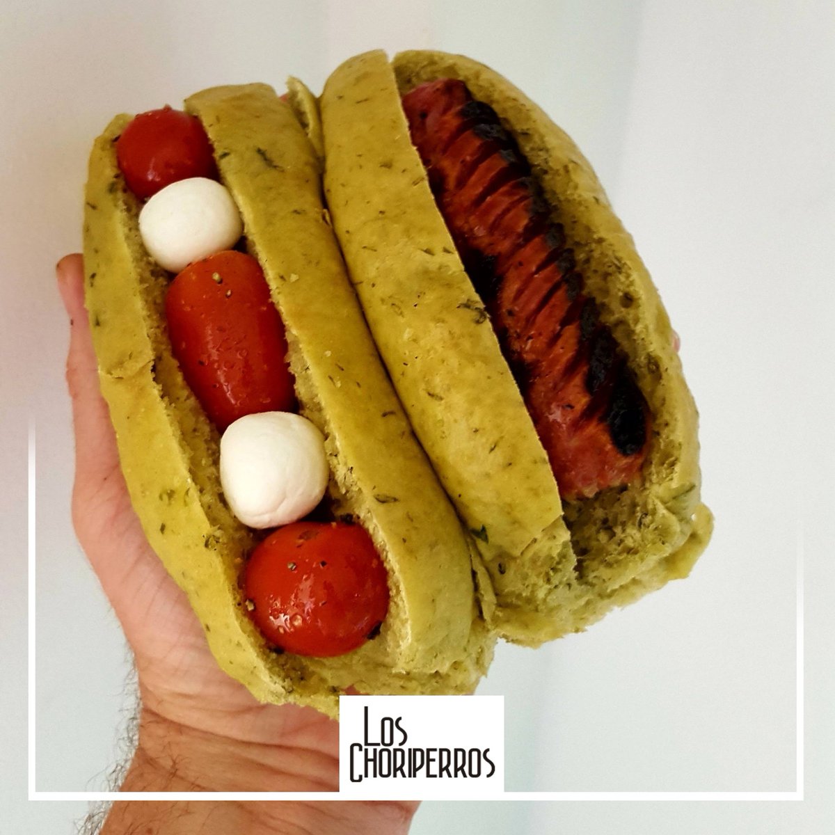 ¡LOS PRIMEROS CHORIPERROS DEL 2019!

Info y pedidos al whatsapp 04127074758.

Desde el jueves tendremos disponible 2 Choriperros verdes. Pan de pesto de albahaca, vegetales bebé, mix de hojas verdes, uno con chorizo de ajo y otro con bolitas de queso de cabra y tomates cherry.