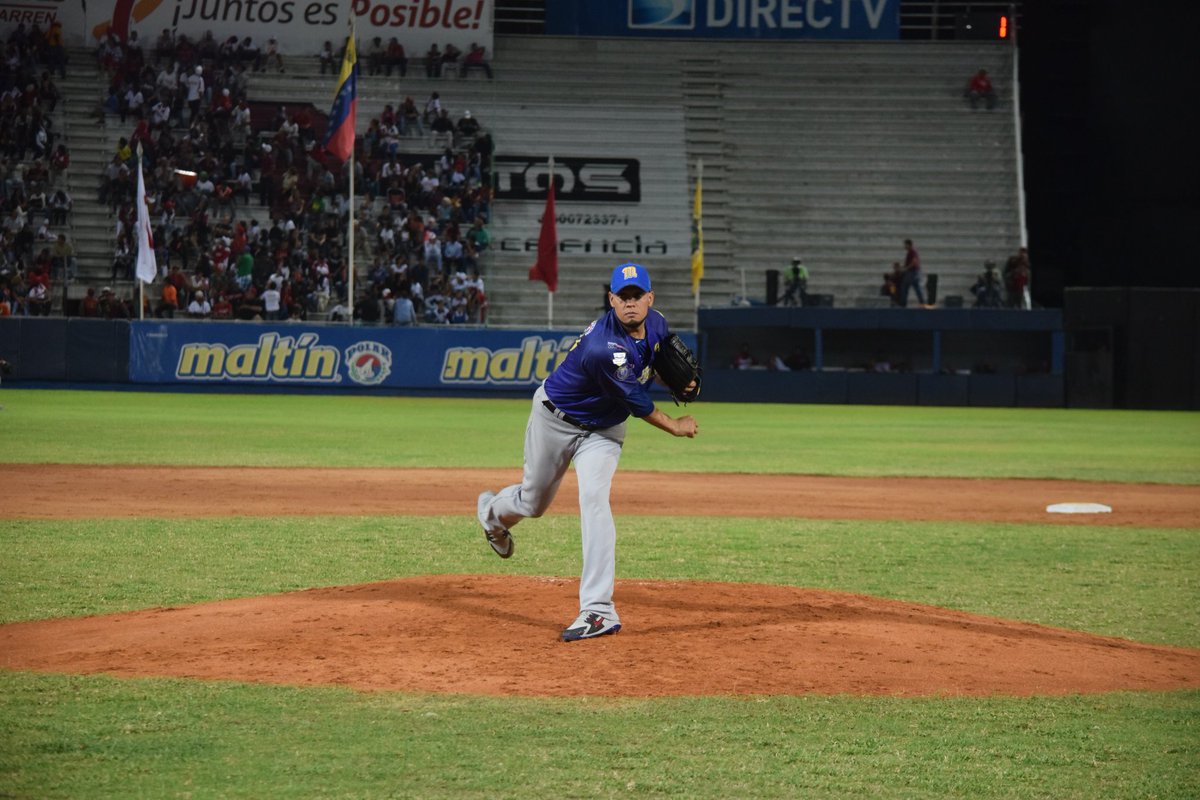 Magallanes_bbc's tweet photo. ¡¡¡HA GANADO EL #MAGALLANES EL PRIMERO DE LA SEMIFINAL!!!. A celebrar magallaneros ⚓💪 | #MAG 4-1 #LAR | PG: Y. Pino (1-0) PP: Jorge Martínez (0-1) SV: P. Rodríguez (1) | #YoSoyMagallanero #VamosMagallaneros

14 hits 👊
Pitcheo 👏 https://t.co/eFfYrxewAI