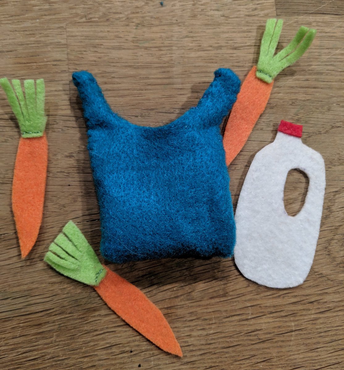 trashyleesuh's tweet image. A bag of groceries, no. 12 in my #funaday Random Objects in My House series, was inspired by a trip to @GiantEagle.