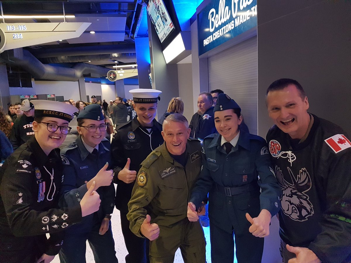 Air249's tweet photo. Along with some sea cadets, some of our 249 cadets got to pose with Major General Cochrane and Brigadier General Cochrane @ComdCJCR at the Manitoba Moose military appreciation night! What a great time! https://t.co/S6k9dkTzqN