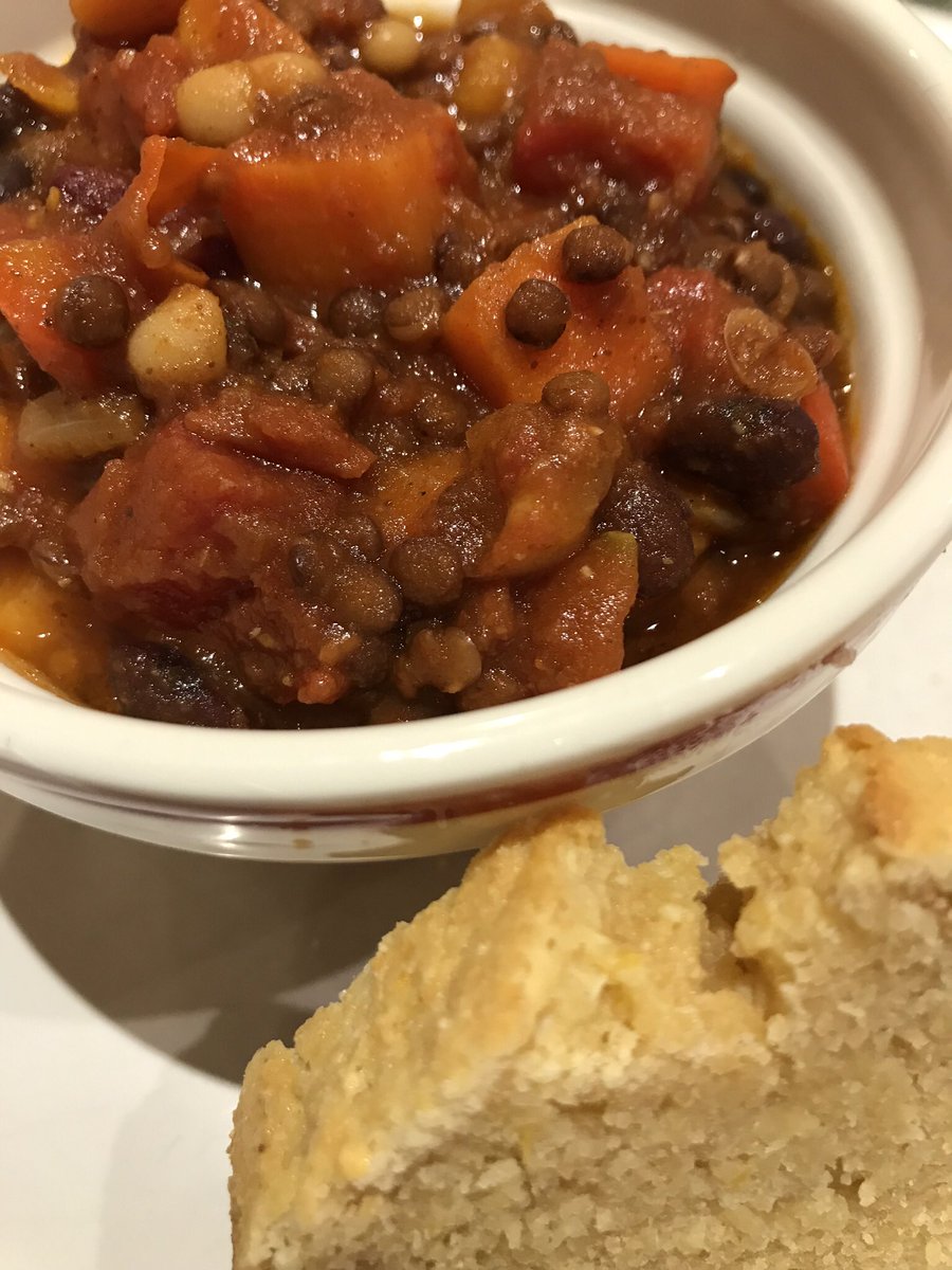 Just made the perfect dinner for a cold winter night: vegetarian chili and lemon ricotta bread.