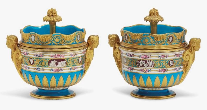 RT @18thCand19thC: Porcelain and Madame de Pompadour by my guest Nancy Bilyeau @Tudorscribe . ow.ly/Njwg30nhjir #porcelain #madamedepompadour #sevres