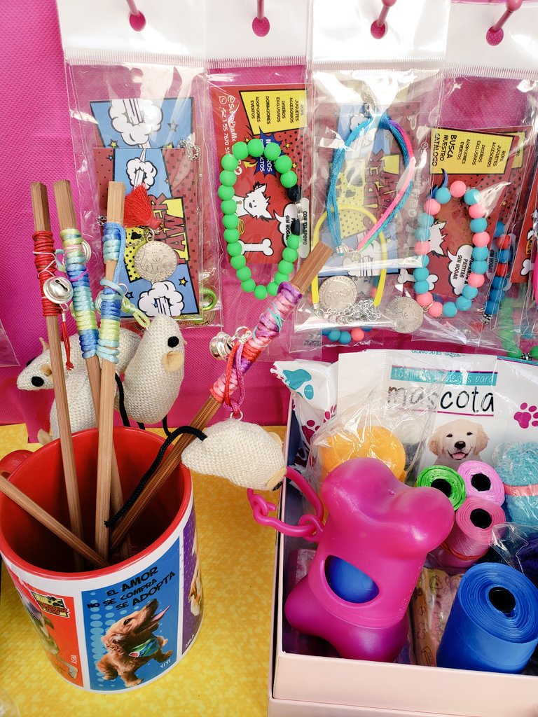 SuperPawMx's tweet photo. Amigos @En_laDelValle este domingo nuevamente estaremos en Parroquia con Adolfo Prieto en nuestro #BazarconCausa 
@BJAlcaldia ayudamos a #PeluditosSinHogar 🐕🐾🐈 tenemos Productos con causa y recibimos Donaciones 
#DonarSalvaVidas 
RT 🐾 https://t.co/wTRokbBHD3