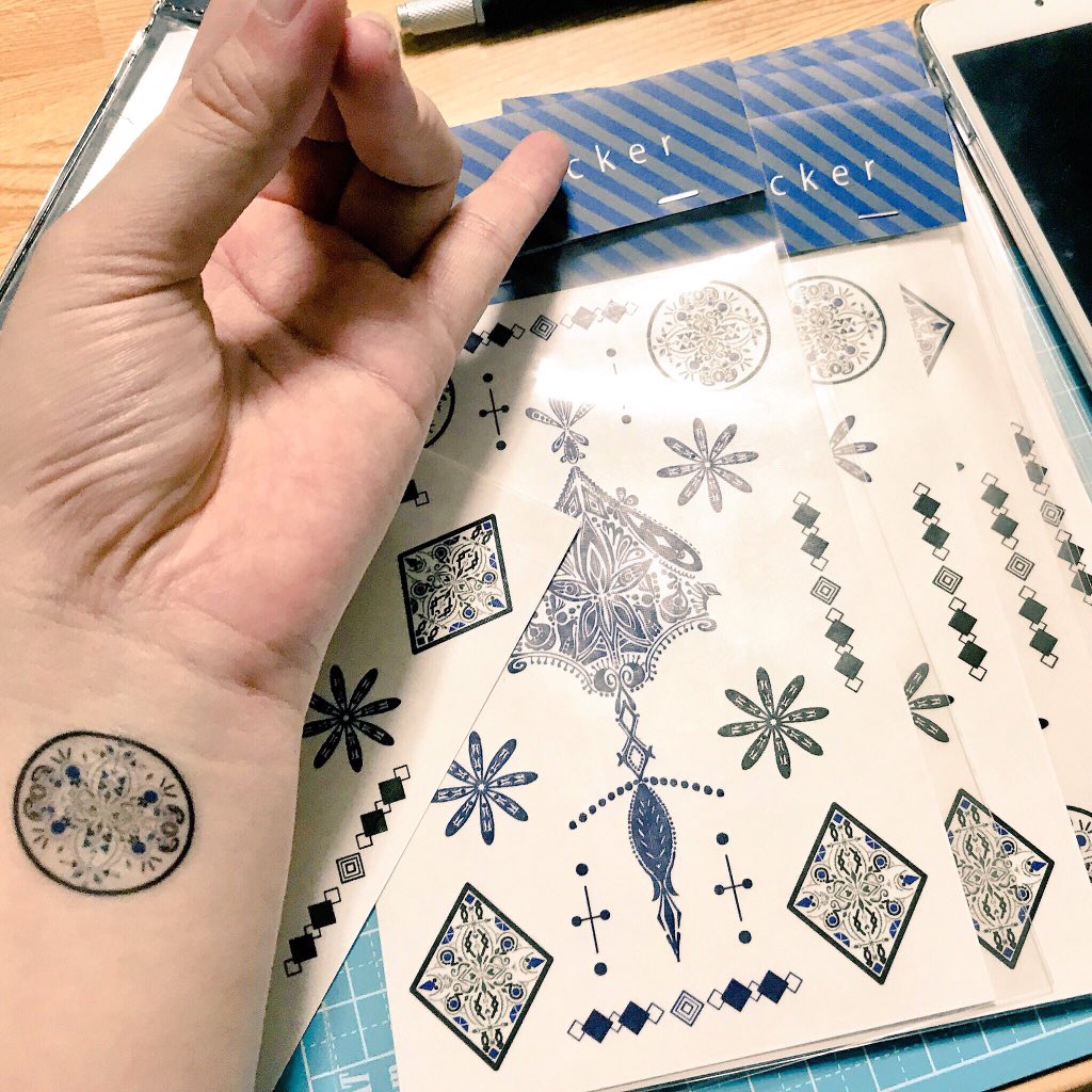 takotoma_info's tweet photo. 【お品書き④】
ヘアゴム 500円
タトゥーシール 600円

#おでライ #おでライ沖縄 https://t.co/Jj3uScCjgR