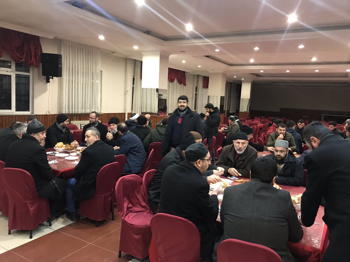 Sabah namazında teşkilatımızla birlikte Gençosman Mahallemiz, Tarihi Gençosman Camii’nde teşkilatımızla beraber paylaştık. Rabbim kabul eylesin. #Güngören