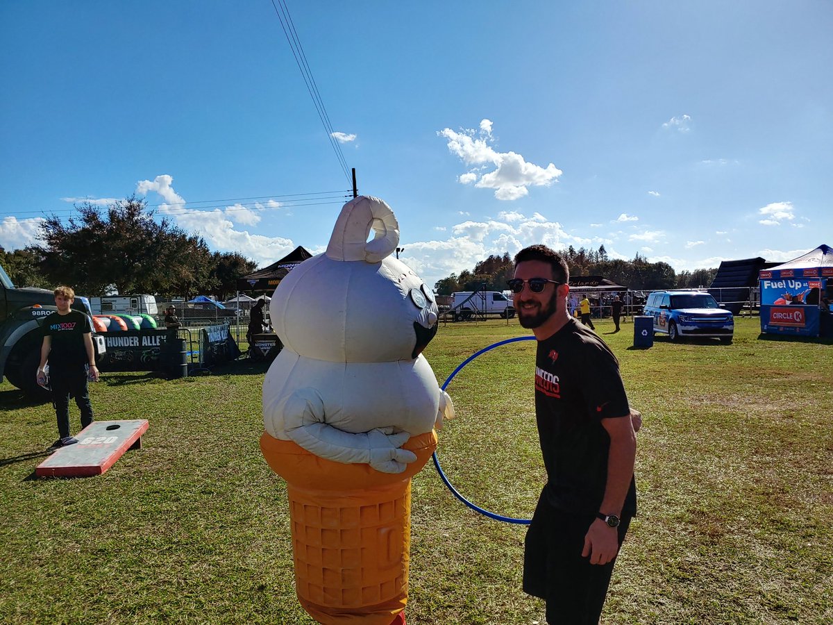 PatandAaronShow's tweet photo. #IceCreamToo https://t.co/F4ud8fxaDf