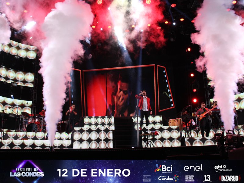 bizarrolivecl's tweet photo. El principe de la bachata sigue haciendo de las suyas en el Parque Padre Hurtado, el último día del #FestivaldeLasCondes recién comienza! @PrinceRoyce https://t.co/gyfRjFmCVJ