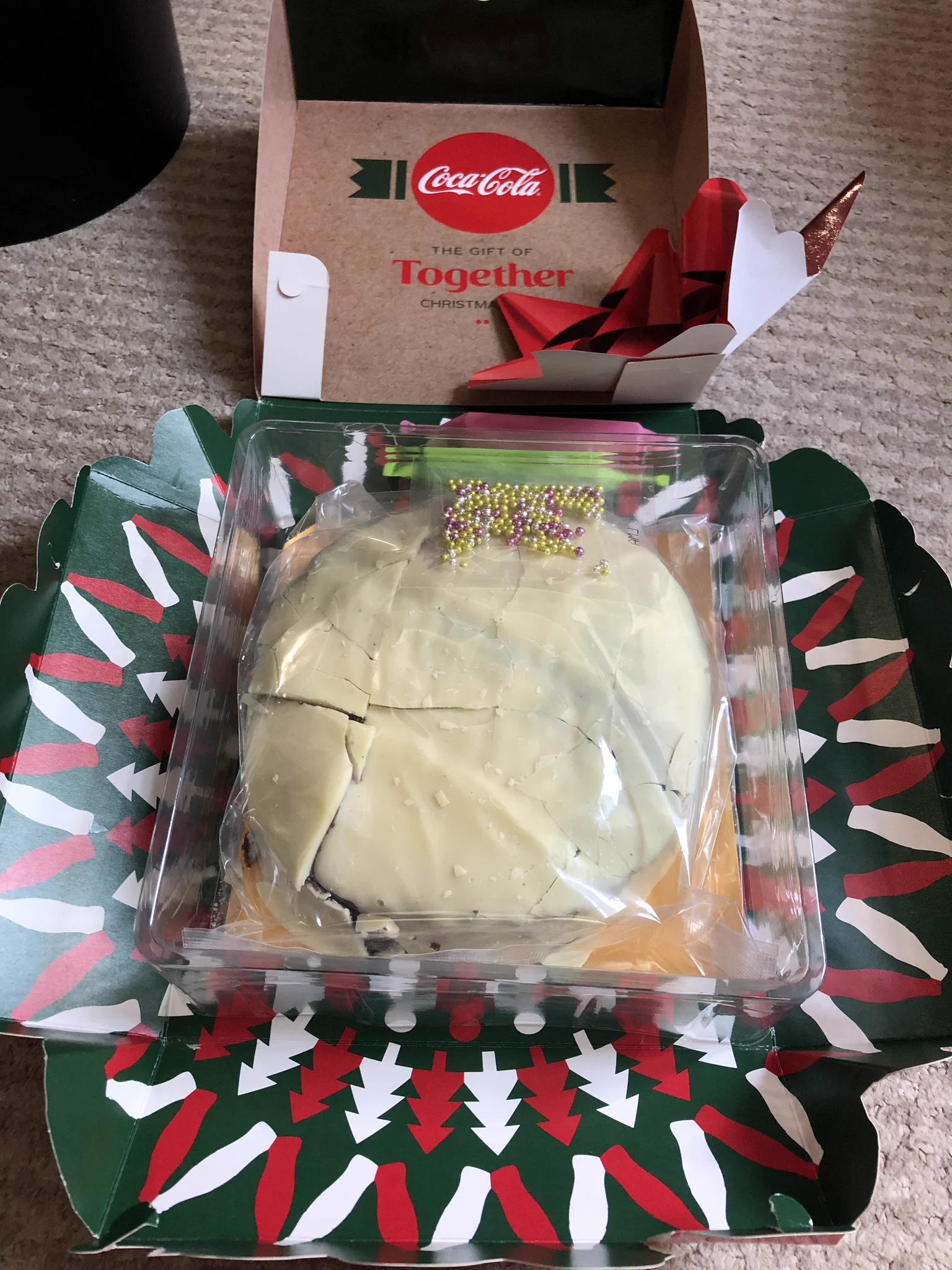 応募してないのにケーキが当選？ｗｗｗ開けたら中身が壊れてて草ｗｗｗ