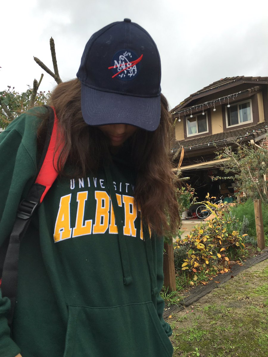 Farrsigh's tweet image. Lil j thinks she&apos;s a cool kid. It&apos;s just instinct firing back &quot;super nerd!&quot;.  😂😂#WhenYourKidsAreInAnotherGroup #BabyNerd #FutureRocketSomethingorOther