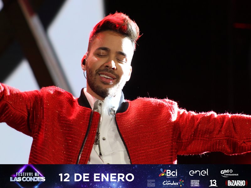 bizarrolivecl's tweet photo. Ya comienza a terminar el paso de @PrinceRoyce por el #FestivaldeLasCondes y su show fue un repaso por toda su carrera, sin dudas un concierto de primer nivel para la noche final del festival. https://t.co/Hl6tcbqfVC