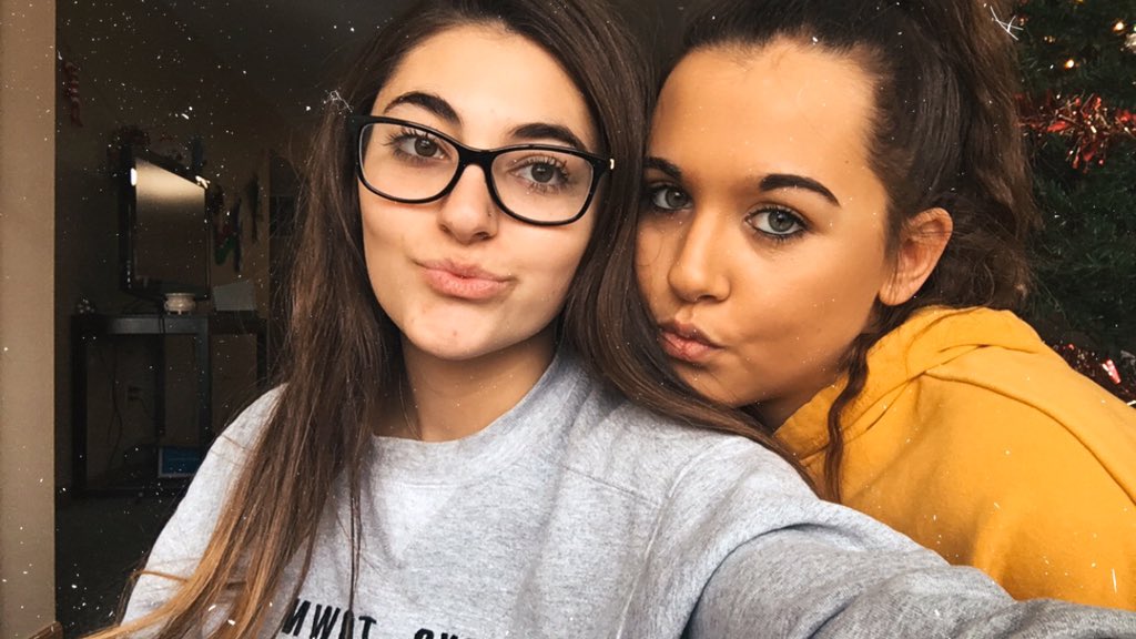 jaygoltl's tweet photo. happy birthday to my queeeeennn!!!! thnx for being my roomie i luvz u!!!!!! #dontmindifido #shrek #birthdayhappy https://t.co/G9cYA0KVgc