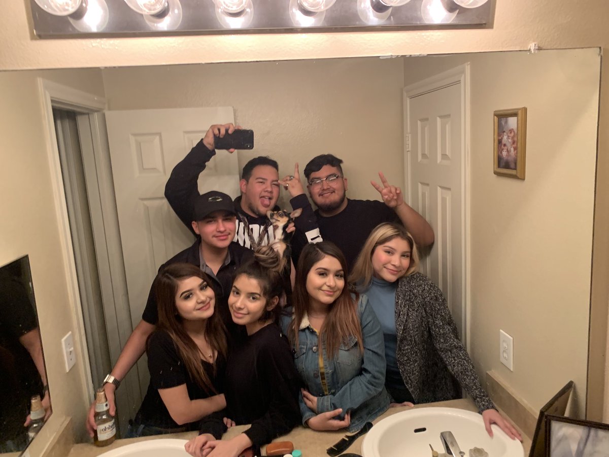 alan_ayala168's tweet photo. 1 year ago and tonight 🤟🏽 https://t.co/MdjoL4KwsB