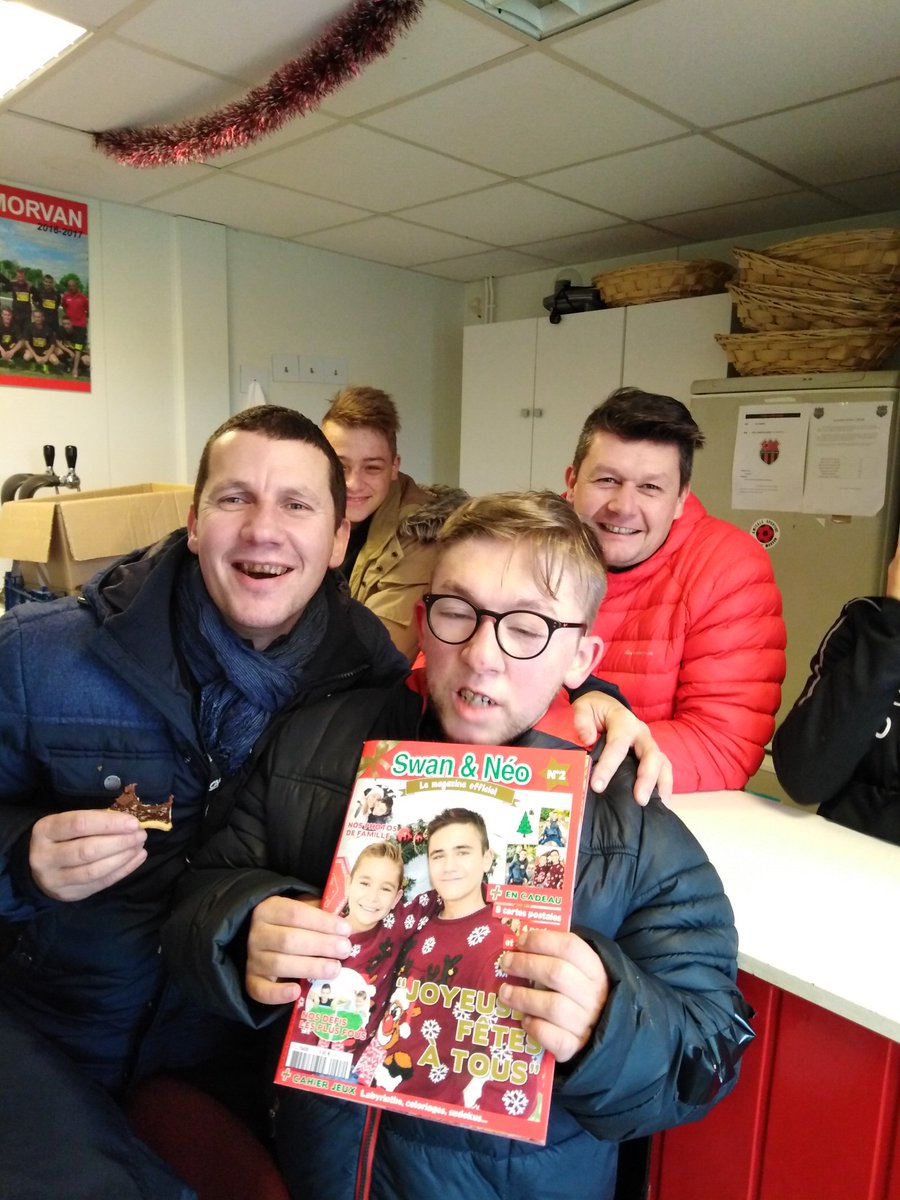 AssoDjava's tweet photo. @SwanTheVoice Bonjour, j'écris pour Killian notre fils qui est fan de vous. Il est en situation d'handicap et il fait parti de l'association demain j'ai vingt ans. Il me demande de vous envoyer cette photo prise lors de l'activité foot avec ses coaches. DEMAIN J'AI VINGT ANS https://t.co/z9MJc5lUB1
