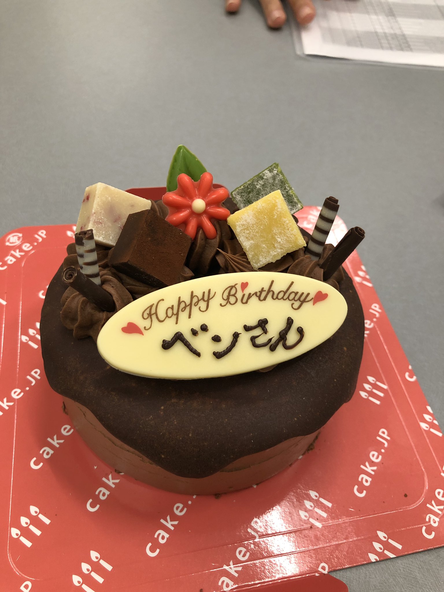 Ben Mabley ベン メイブリー J Sportsのスタッフから美味しい誕生日ケーキを頂きました 元々月曜foot 収録後にサプライズだったが 急いで帰阪する必要があって西岡さん達と食べる時間がなかった 申し訳ないことしちゃったな その代わりに今朝