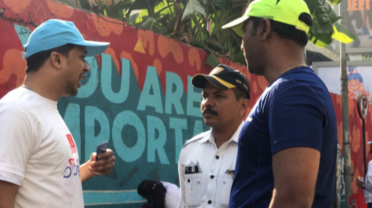 mpowerminds's tweet photo. It brings us great hope & encouragement that the @MumbaiPolice chose to join Art Express to help #StampOutStigma! We salute the men in uniform who chose to spread positivity & support sensitivity towards mental health this #SundayMorning! #ChalRangDe @chalrangde https://t.co/fn3gTGaBwo