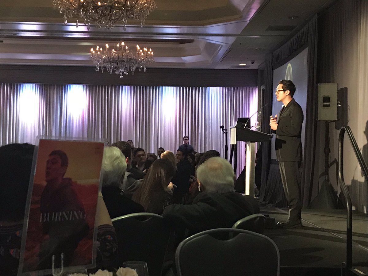 “I submit to the chaos of the universe.” Steven Yeun accepts the @LAFilmCritics Best Supporting Actor award for BURNING. #LAFCA2019