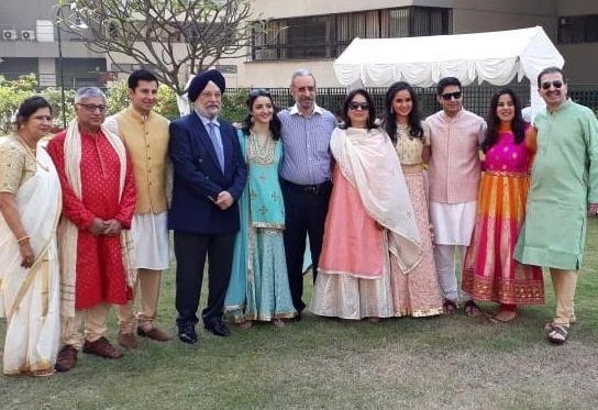 HardeepSPuri's tweet image. National integration begins at home!

Lakshmi's mother was from Maharashtra &amp;amp; father a Kannadiga. Our elder daughter married a boy from Tamil Nadu while my brother spent his life in Karnataka. My niece married a Malayali boy &amp;amp; now her brother-in-law is marrying a Punjabi girl.