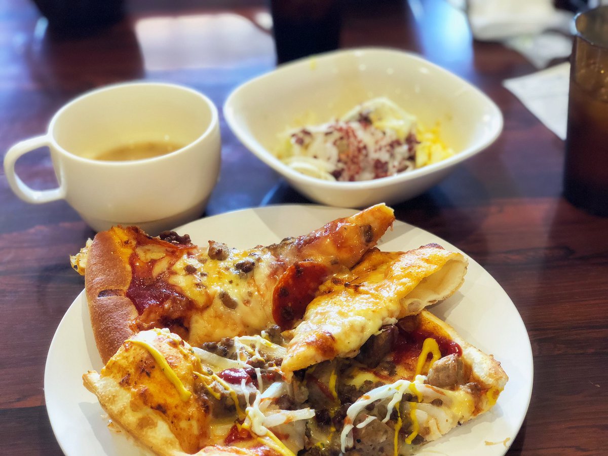 RecmA_no_R's tweet photo. 昼はPizza in✨
#Pizzain #ピザ #バイキング https://t.co/aQzYxagfGW