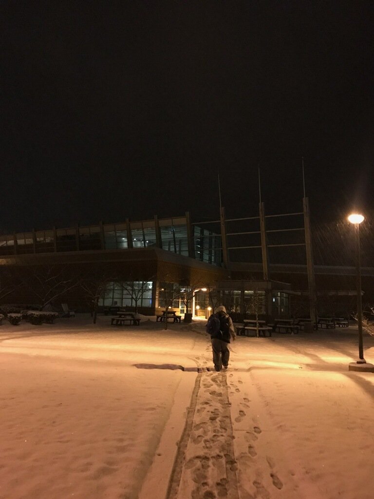 There are currently 9 ATC facilities in VA working, not only during a #governmentshutdown, but also during a state of emergency. This is just the beginning for PCT. More snow is expected while the controller in picture is walking in for a midnight shift. Stay safe, VA.