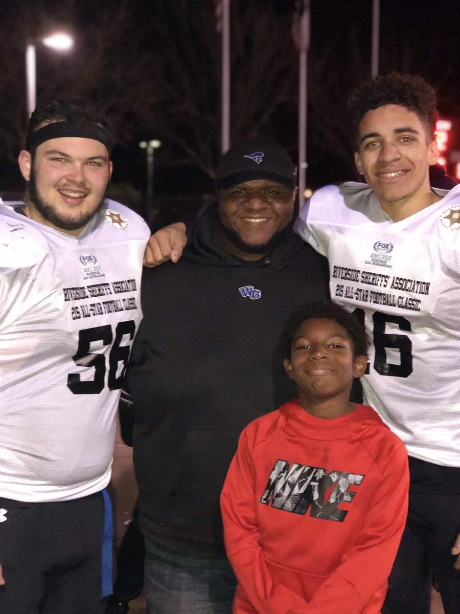 So proud of my guys tonight! Both participants in 215 Hall of Fame All Star Game! @_gavinhawk_ had a great game playing line all night <a href="/HolmesLemonte/">LeMonte Holmes</a> led the game in receiving 5 Rec 97 yds these two gonna be a gift to some college <a href="/coachaubry/">Coach Aubry</a> <a href="/CoachCushing/">Adam Cushing</a> <a href="/CoachCherokee/">Cherokee Valeria</a> 💯