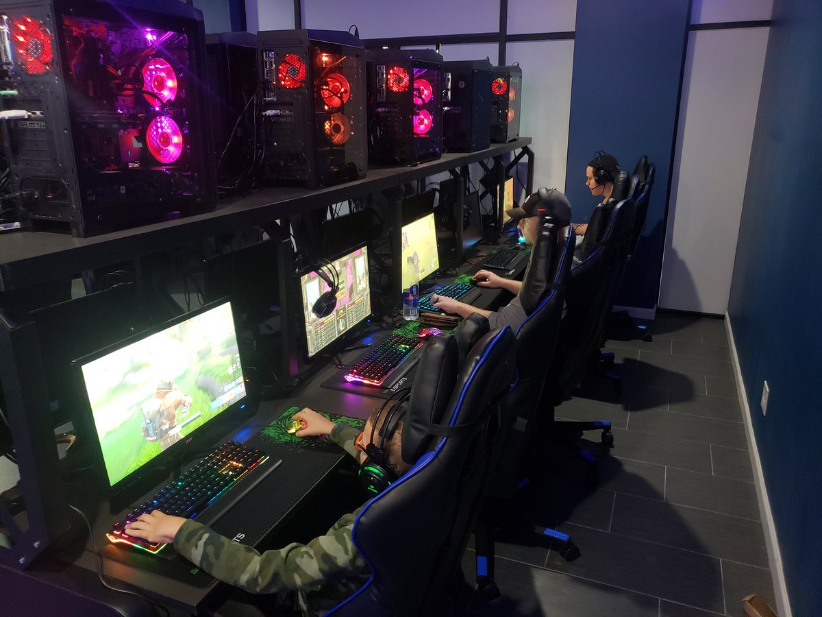 GameMambaStudio's tweet photo. Todays tournament is crazy!!!! Players are having lots of fun~~#fortnite #Gaming #GameMamabaStudio #GGleap #Tempe #Havingfun https://t.co/72ElRyYOoz