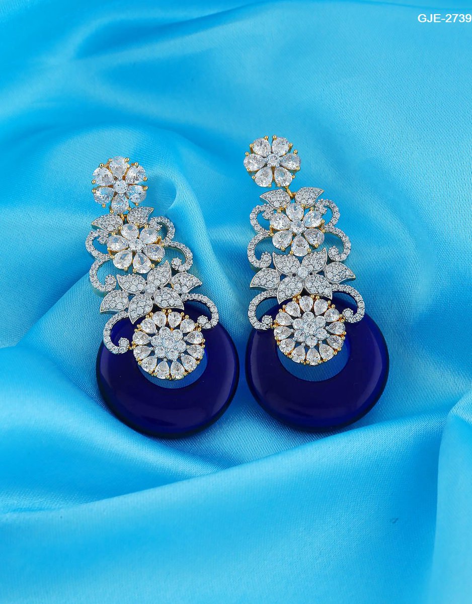 AnuradhaArts's tweet photo. Fall in love with this elegant collection of CZ earrings from #AnuradhaArtJewellery. To see more designs click on this link:https://t.co/OPJmeVLvPN
#earring #diamondearring #americandiamondearring #earringforgirls #fancyearring #westernearring #designerearring #jewelry https://t.co/6oKuADUTz1