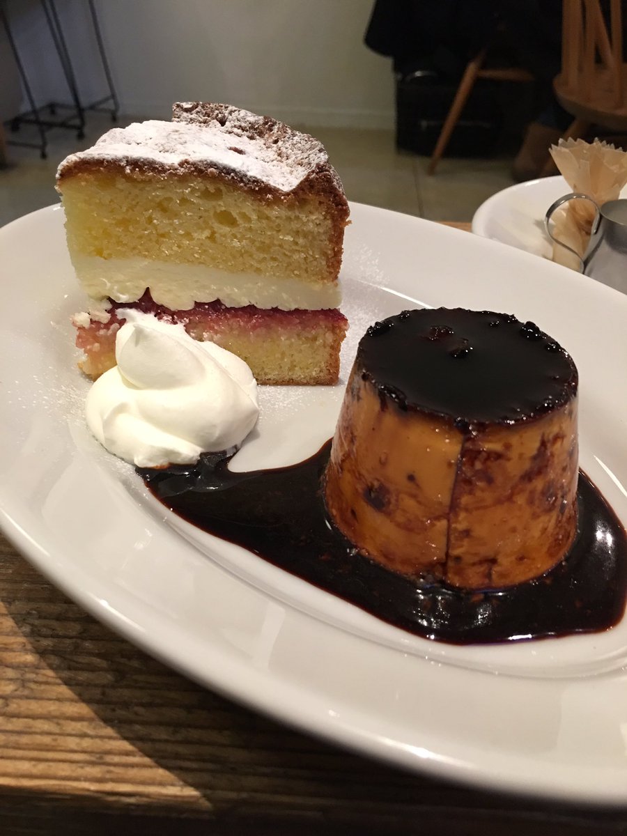 rometti105's tweet photo. やってやりましたぜ〜ビクトリアケーキとプリンの盛り合わせ。(● ˃̶͈̀ロ˂̶͈́)੭ꠥ⁾⁾ 流石に満腹になりました。(笑) #thousandcoffee https://t.co/kUJhP6iPhk