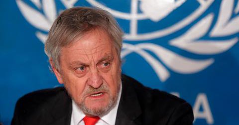 Som24News's tweet photo. If the FGS is serious about reclaiming Somalia’s sovereignty, it must come up with a comprehensive strtgy for genuine Somali-owned reciliation,cut the umbilical cord of dependency on foreign aid,overhaul the foreign-based security system https://t.co/OBSD26fyEp