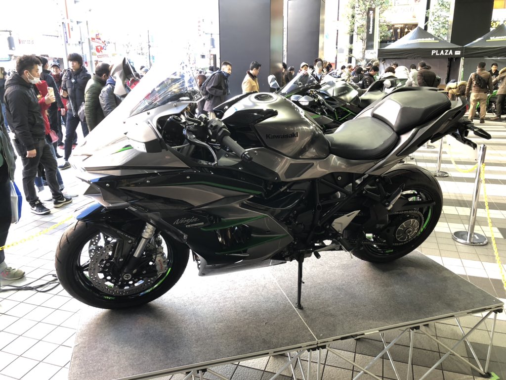ゆう ディアベル乗り 秋葉原のベルサールでkawasakiの展示会 やってた H2を生で見たのは初めて やっぱかっこいいなぁ Kawasaki H2 バイク ゆう ディアベル乗り 秋葉原のベルサールでkawasakiの展示会 やってた H2を生で見たのは初めて やっぱかっこいいなぁ Kawasaki H2 バイク