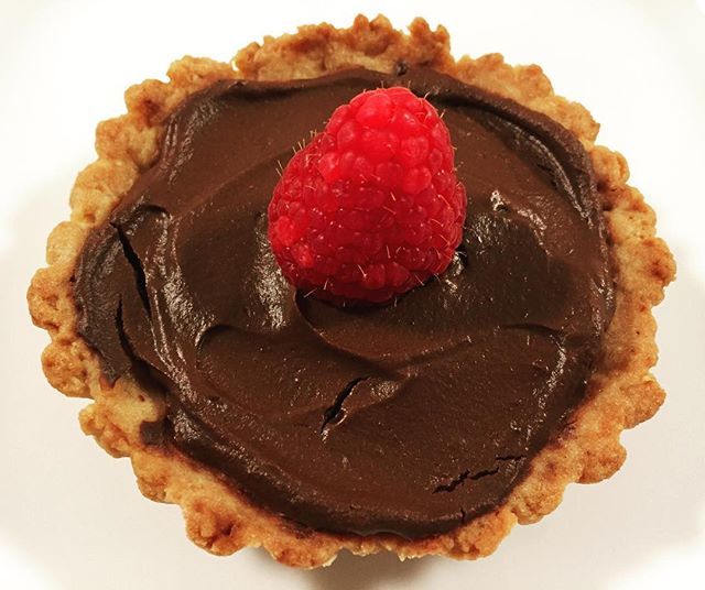 #buonadomenica❤️ #crostatina con la mia #cremadiavocado 🥑
Avete provato la ricetta? 
#avocado #cacaoamaro #cioccolatoextrafondente #colazionesana #homemadebreakfast #heathybreakfast #happysunday bit.ly/2VN6698