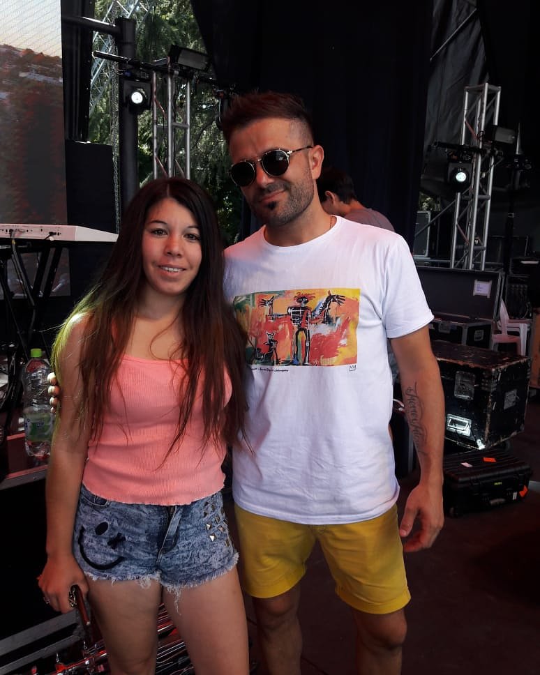 LuMarceBc's tweet photo. @todonoticias 
#Estefinde les dejo una foto
Mia con David bolsoni que estuvo presente junto con Nelson john  en nuestro festival #FortineraDeroense saludo los miramos siempre desde #Daireaux provincia de https://t.co/OhwrcPsoon.🎶🎸😘 https://t.co/RRiNdiTGNJ