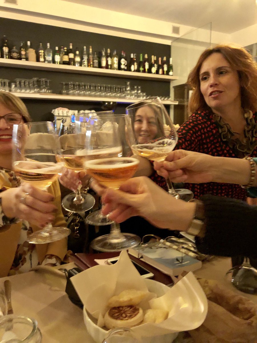 FallingGroup's tweet image. Il libro del mese di dicembre del #FallingBook è passato a pieni voti: #trepiani di #EshkolNevo @NeriPozza Grande lettura e splendide donne a commentarlo!