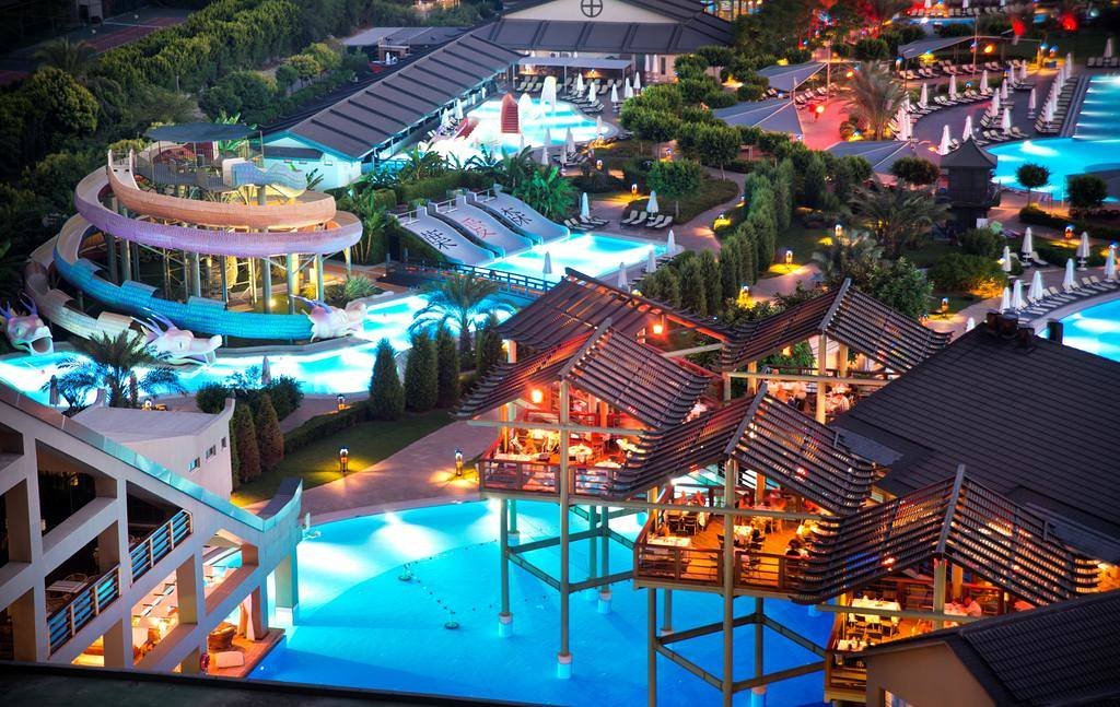 Topweekendnl's tweet image. Luxe 5* resort, compleet gebouwd in Aziatische stijl en heeft zelfs een Ying Yang-zwembad. 8 dagen ALL IN vanaf slechts €313 pp! goo.gl/FH3AL6 #travel #reizen #vakantie #turkije #resort #allinclusive #yingyang  #kids #holiday #aanbieding #korting #topweekend #twpknd