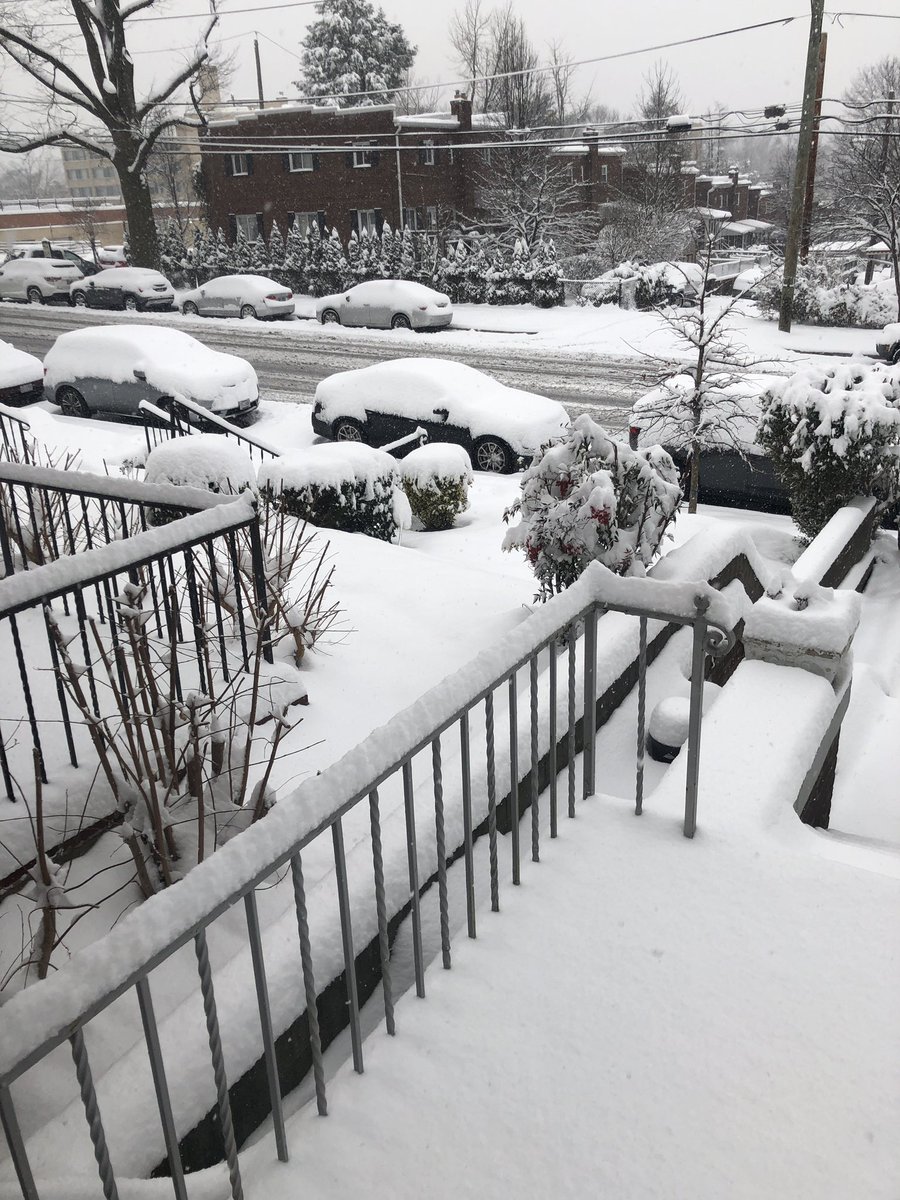 LocPolitics's tweet image. 3”??? Just two days ago that’s what @nbcwashington weather said. Does this look like 3”. Where’s @BobRyanCCM.